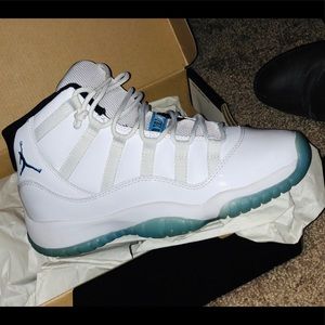 Jordan 11 Retro Columbia